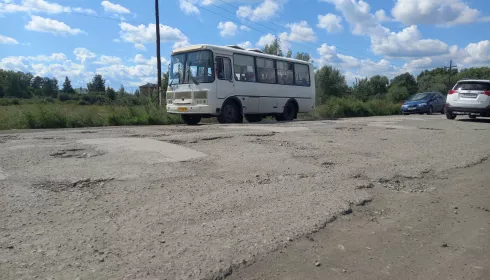 Бесчеловечно: жители Камня-на-Оби в отчаянии из-за дороги, ведущей к кладбищу