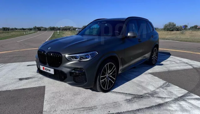 BMW X5 в эксклюзивном цвете продают за 13 млн рублей в Алтайском крае