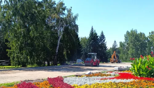 В Барнауле продолжается благоустройство Мемориала Славы. Фото