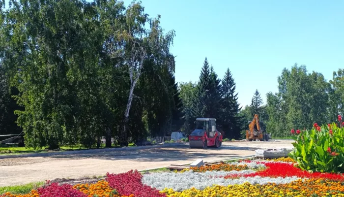 В Барнауле продолжается благоустройство Мемориала Славы. Фото