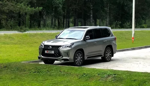 Серебристый Lexus LX570 в бронепленке за 10 млн рублей продают в Алтайском крае