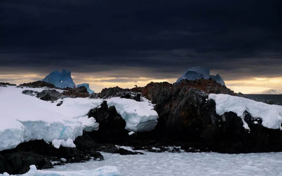 Ученые нашли в Антарктиде саркофаги с таинственным посланием