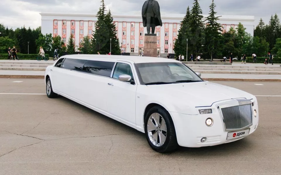 Белоснежный лимузин с баром и подсветкой продают в Барнауле