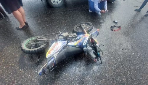 В Бийске двое подростков на мотоцикле попали в ДТП с легковушкой