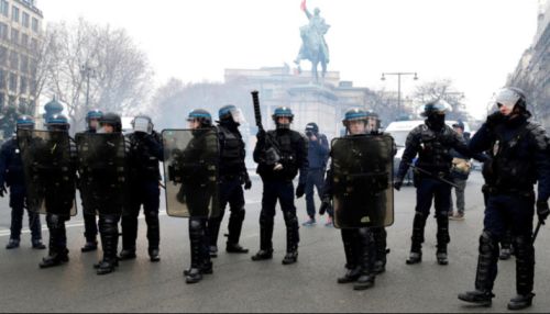 Число задержанных на протестах в Париже достигло 79