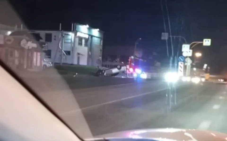 На Павловском тракте в Барнауле произошло ДТП с переворотом