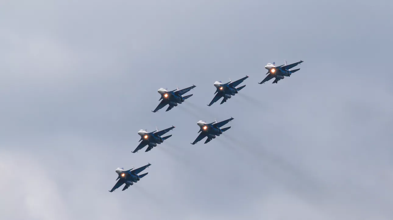 Русским Витязям — 35: как пилотажная группа выступала в Барнауле. Фото