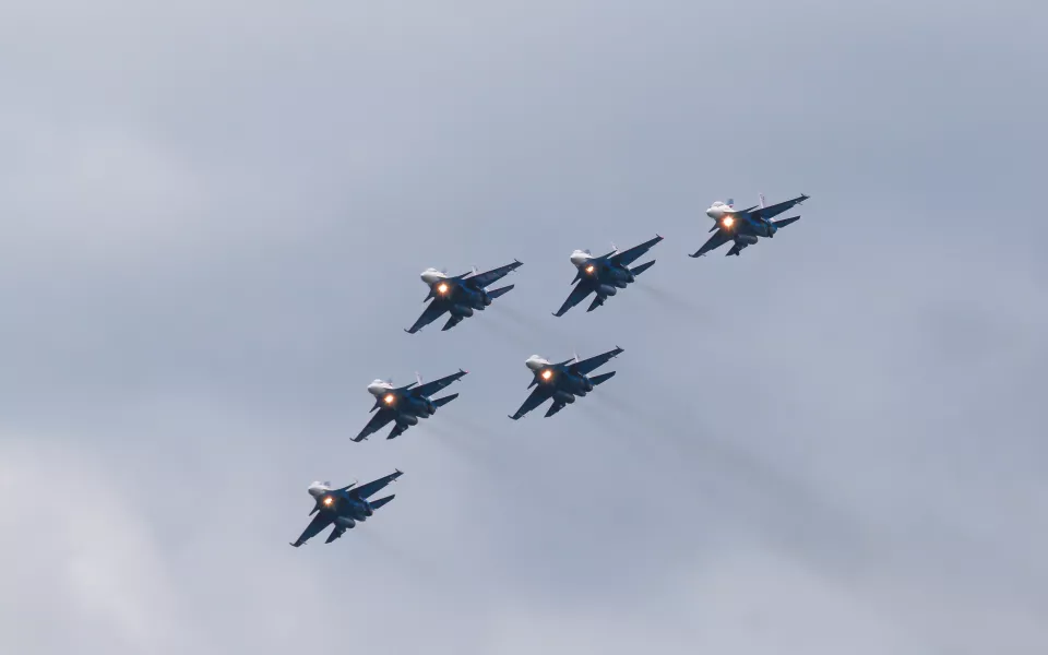 Русским Витязям 35: как пилотажная группа выступала в Барнауле. Фото