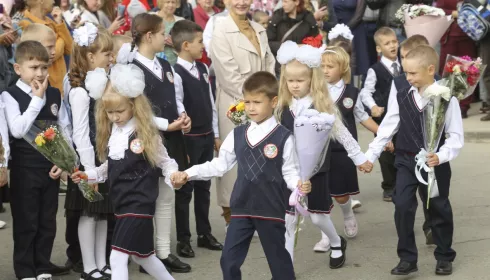 Власти Алтайского края выделили семьям деньги на подготовку детей к школе