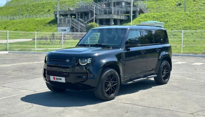 Элитный Land Rover Defender продают за 10 млн рублей в Барнауле