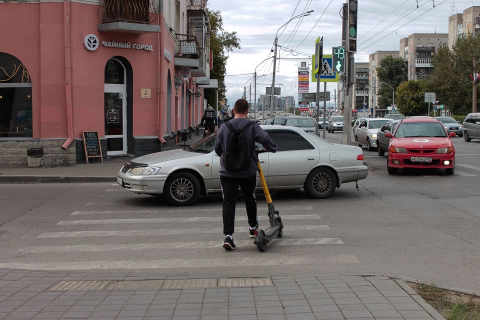 Электросамокаты на улицах Барнаула Электросамокаты на улицах Барнаула