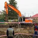 Пернатый ЖК строят вместо частных домов у парка Юбилейный в Барнауле. Фото