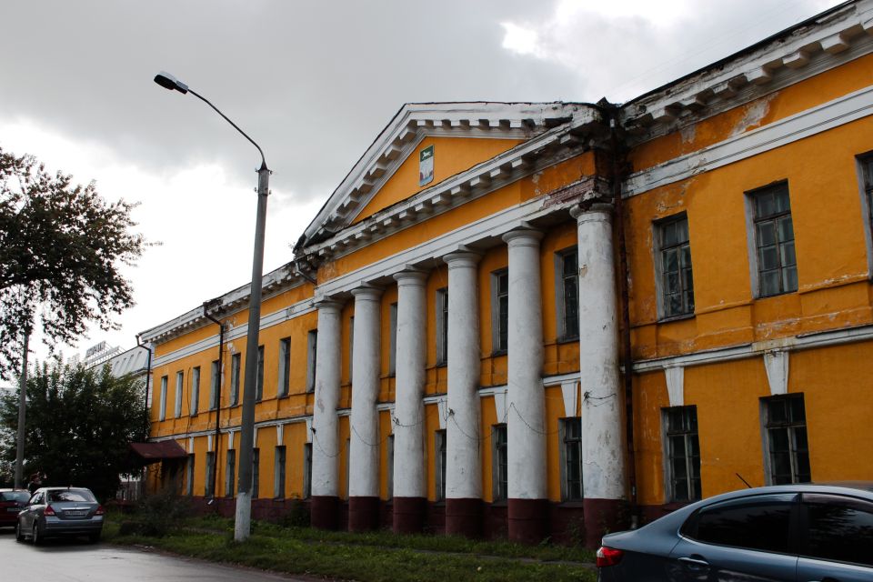 Здание бывшего Горного госпиталя в Барнауле