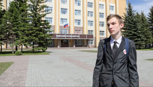 Школьника в Бийске вызвали на допрос из-за сториз с полицейским в Instagram
