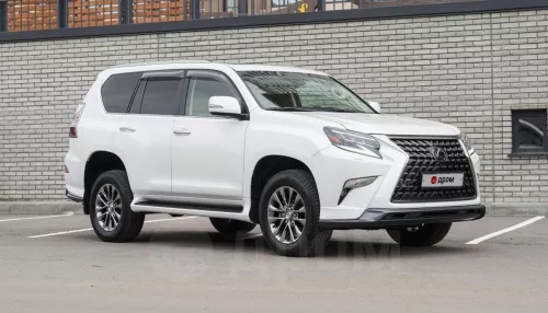 Белоснежный Lexus GX460 в premium-комплектации продают за 8 млн рублей в Барнауле