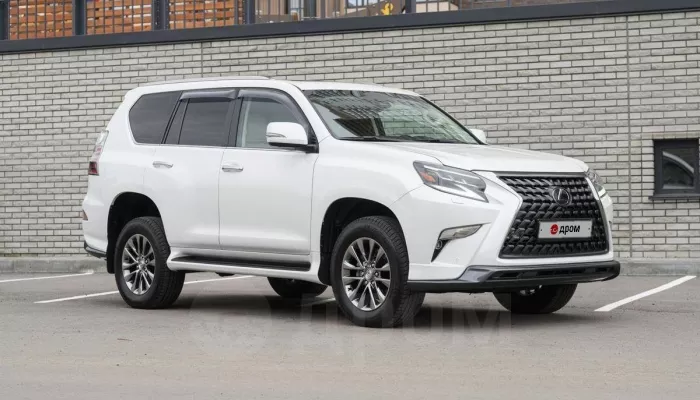 Белоснежный Lexus GX460 в premium-комплектации продают за 8 млн рублей в Барнауле