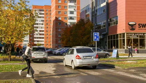 Смотри в оба. В ГАИ напомнили правила поведения водителей и пешеходов в жилых зонах