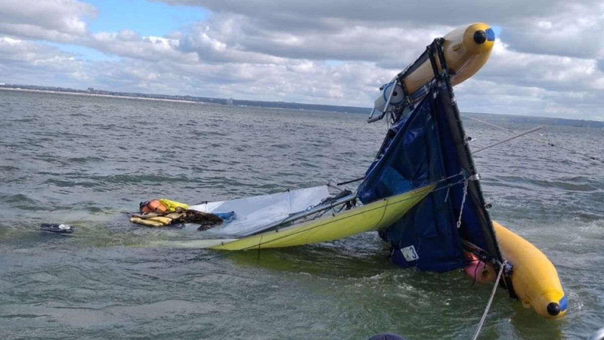 На Обском море перевернулся парус с мужчинами