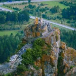 Чертов палец на стыке двух Алтаев: что можно увидеть с вершины мистической скалы. Фото