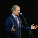 Губернатор Томенко открыл фестиваль спектаклей по произведениям Шукшина. Фото