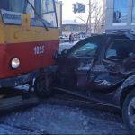 Трамвай смял автомобиль в Барнауле