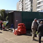 Жители одного из барнаульских домов жалуются на стихийный рынок под окнами