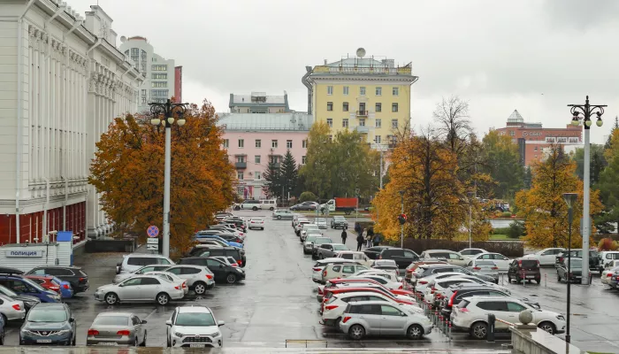 Огненный сезон: как в Барнаул пришла настоящая осень. Фоторепортаж