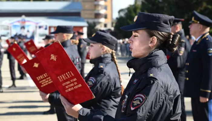 Будущие полицейские и следователи приняли присягу в Барнауле