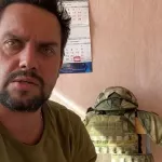 Просидел в руинах больше суток: военкор Кулага рассказал о ранении на СВО. Видео