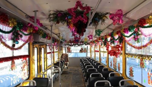 Барнаульцы выберут лучший украшенный к Новому году трамвай и троллейбус