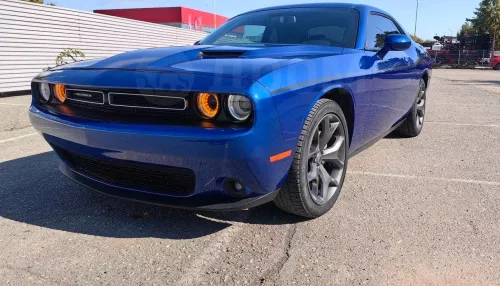 Синий Dodge Challenger продают в Барнауле почти за 3,5 млн рублей