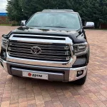 В Барнауле за 8 млн продают автомобиль Toyota Tundra, у которого почти 400 лошадок