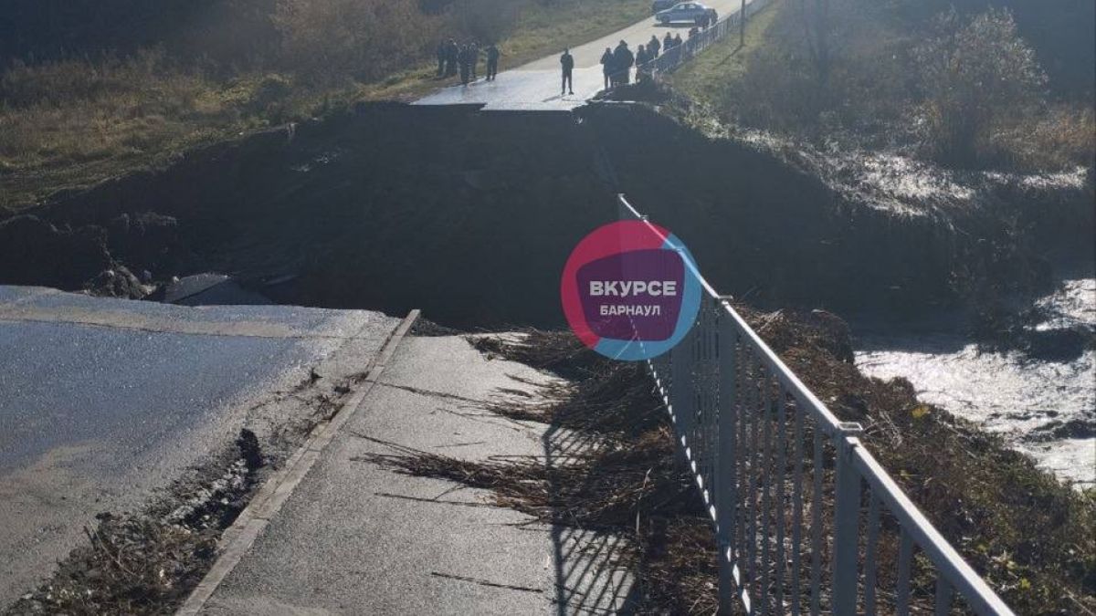 В Шелаболихинском районе прорвало дамбу