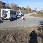 На месте разрушенной дамбы в Шелаболихе дежурят экстренные службы