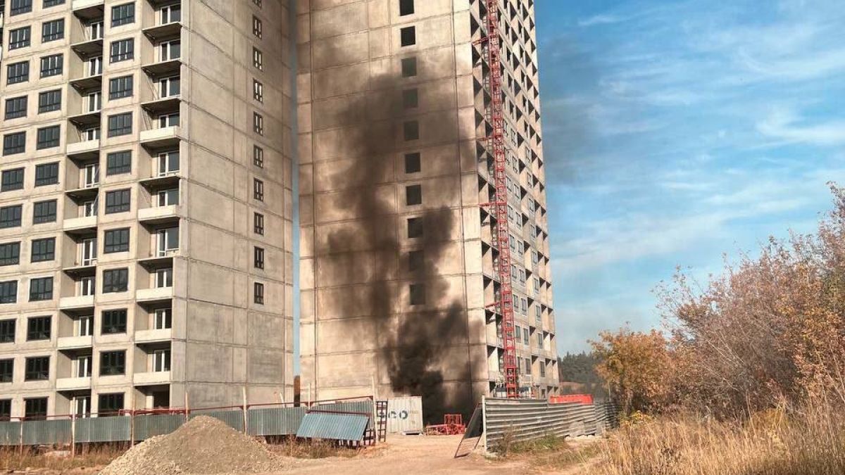 Пожар на стройке в Барнауле