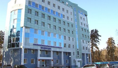 Женщина выпала из окна онкодиспансера Надежда в Барнауле
