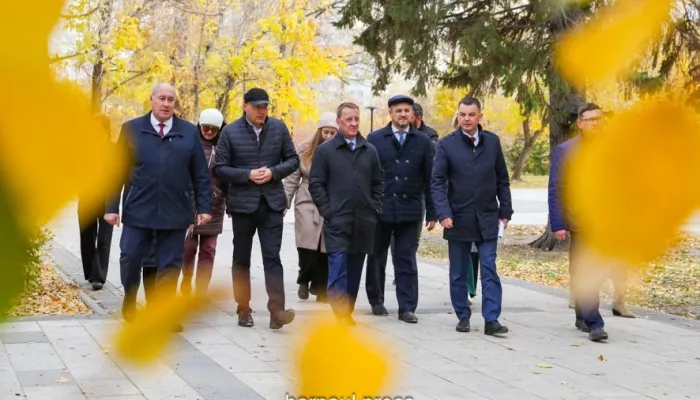 В Барнауле завершается благоустройство парков в этом сезоне