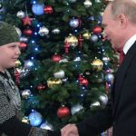 Путин исполнил мечту мальчика, пожав ему руку