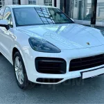 Белоснежный Porsche Cayenne продают за 12,2 млн рублей в Барнауле