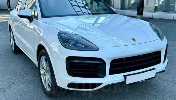 Белоснежный Porsche Cayenne продают за 12,2 млн рублей в Барнауле