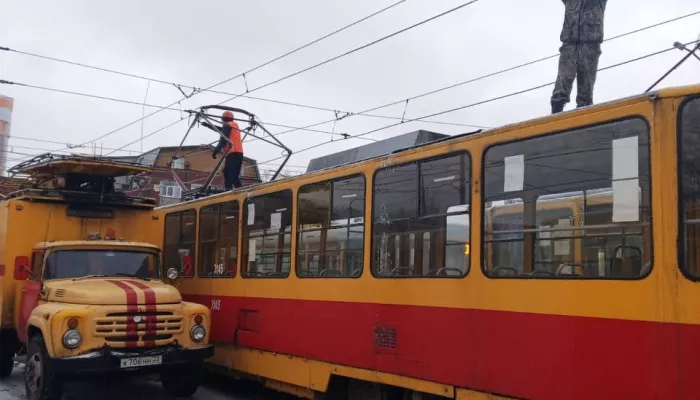 В Барнауле борются с последствиями обрушившегося ледяного дождя