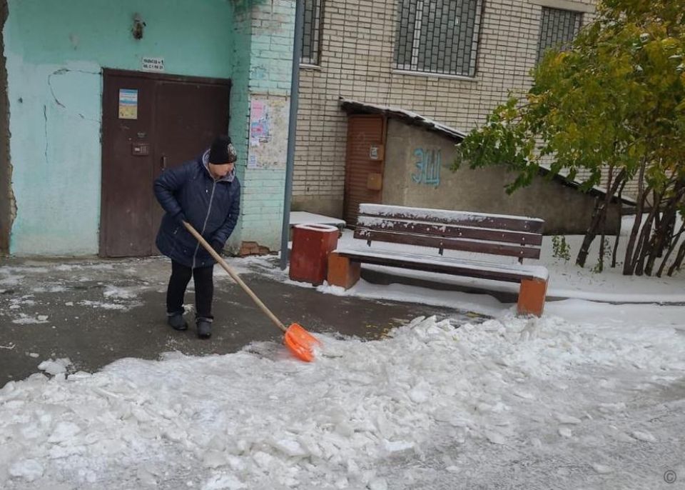 Уборка улиц от снега в Барнауле
