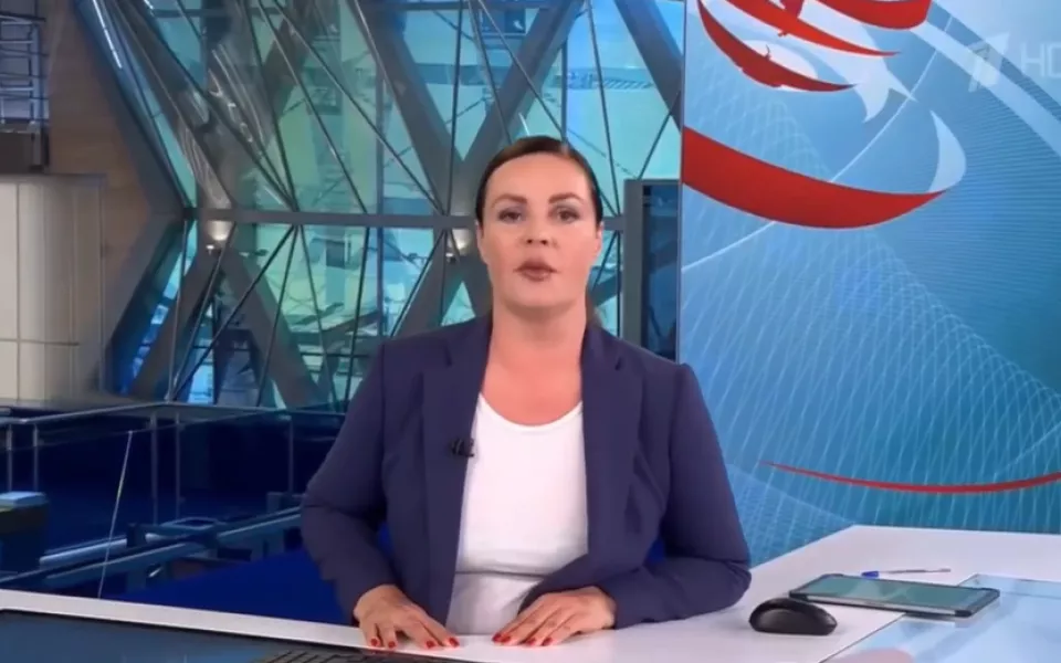 На полусогнутых читала: Екатерина Андреева рассказала, как рухнула со стула в эфире