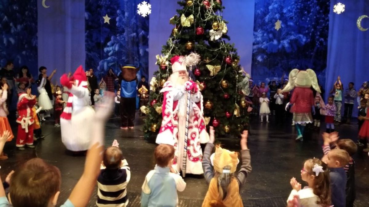 Более 27 тысяч детей посмотрели новогодние представления в Барнауле