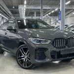 BMW X6 в эксклюзивном цвете продают в Барнауле за 14,5 млн рублей