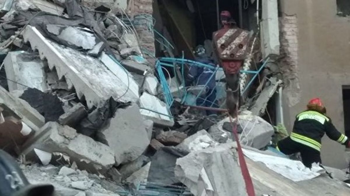 Количество погибших при взрыве в жилом доме в Магнитогорске увеличивается