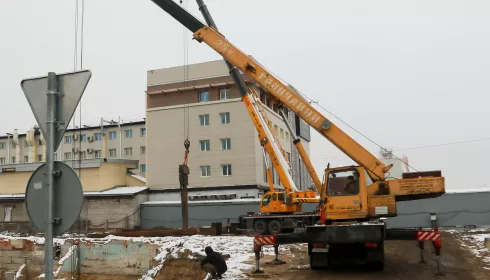 Ходит ходуном: в барнаульской гостинице Центральная в шоке от стройки ЦУМа. Видео