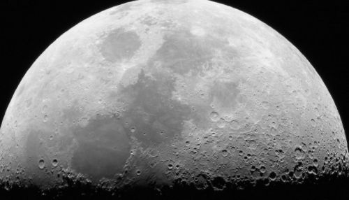 Совершена первая в истории человечества посадка на обратной стороне Луны