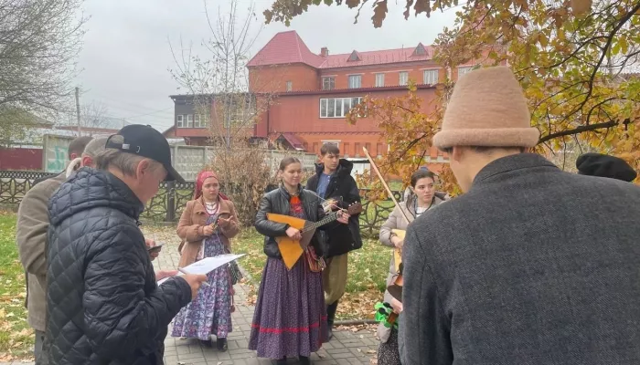 Фольклорный ансамбль алтайского колледжа снялся в программе Играй, гармонь любимая!