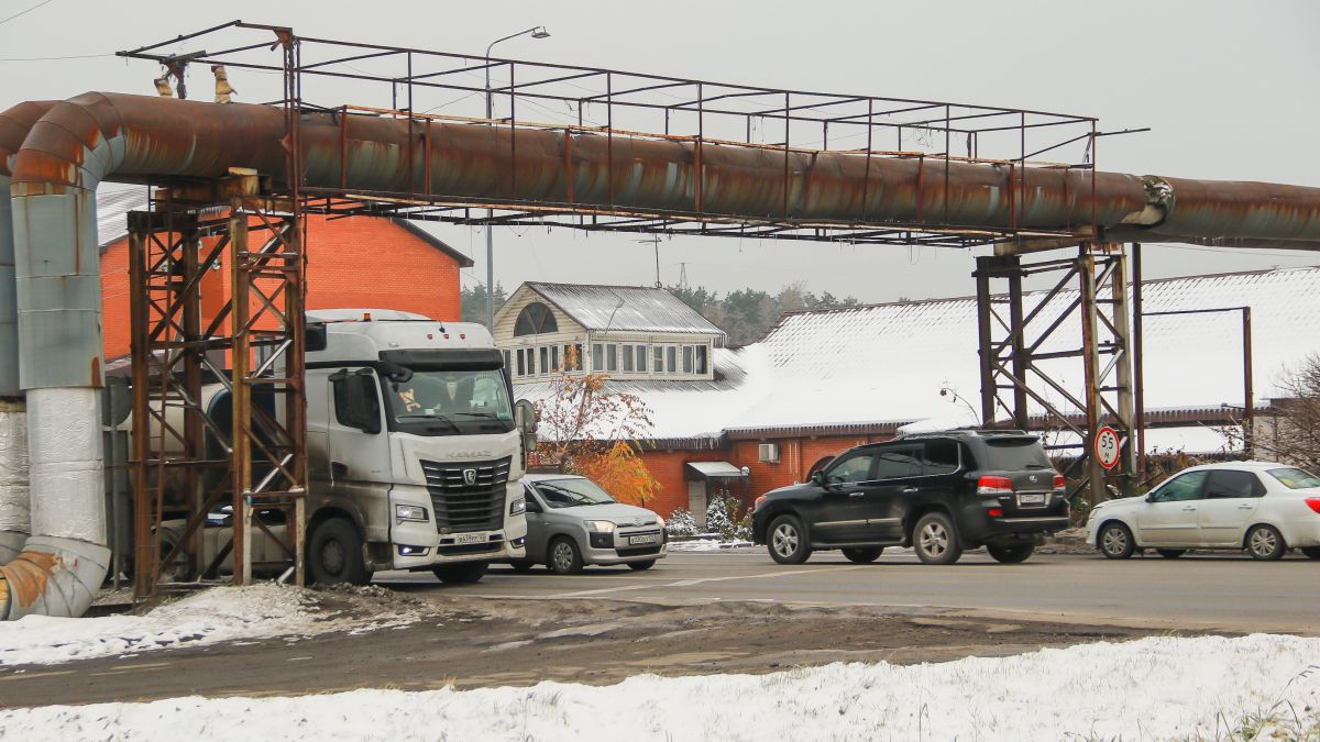 Перекресток улицы Власихинской и шоссе Ленточный бор и его окружение. Октябрь 2024 года